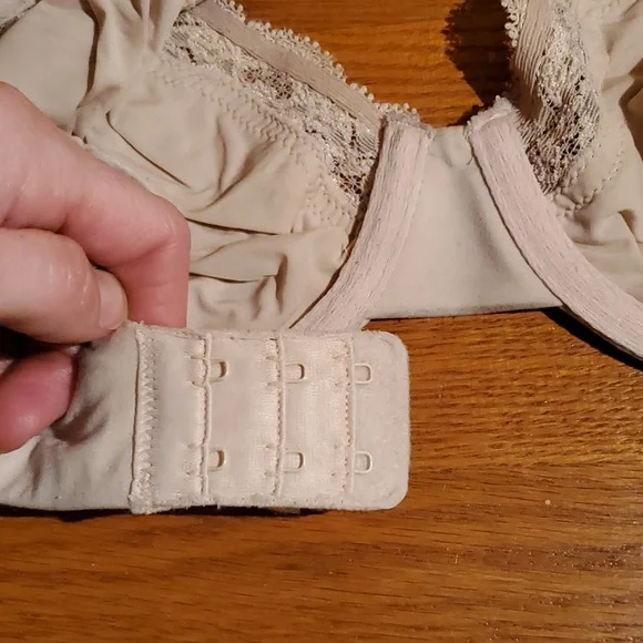 3/$25 Wacoal women's softly styled underwire bra 32DD - Picture 9 of 10